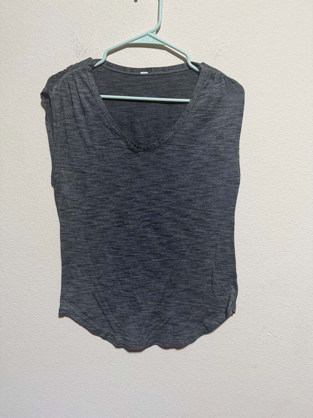Lululemon Women's Heathered Grey Muscle Tank Top - Picture 1 of 3